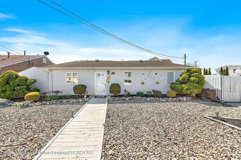 105 Jeteemale Dr, Beach Haven West, NJ 08050