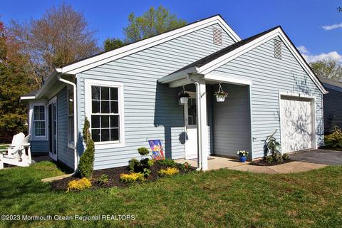 13 Lancaster Ct, Forked River, NJ 08731