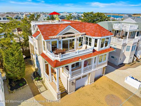 18 E 31st St, Long Beach Township, NJ 08008