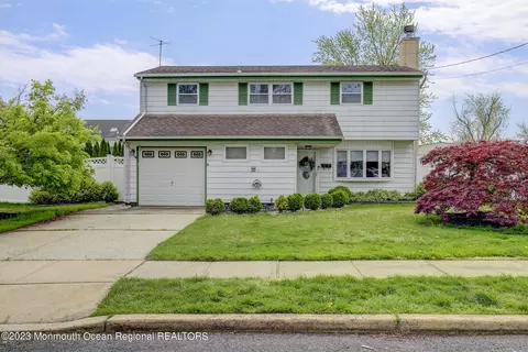 17 Wendy Dr, Old Bridge, NJ 08857