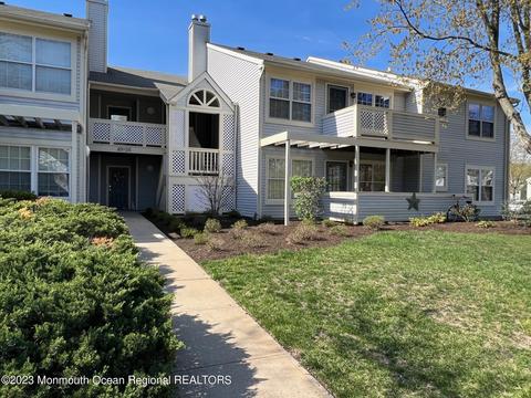 53 Chinkaberry Ct, Howell, NJ 07731