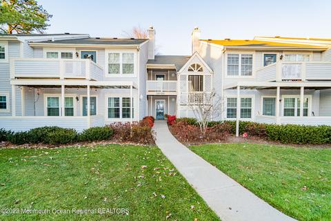 450 Magnolia Ct, Howell, NJ 07731