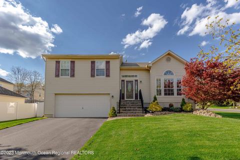 85 Heritage Dr, Howell, NJ 07731
