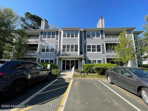 802 Meadow Ct, Helmetta, NJ 08828