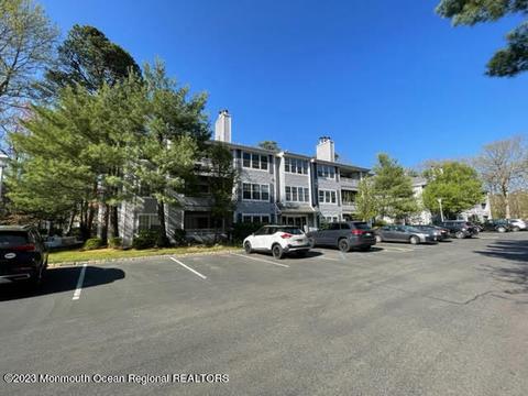 802 Meadow Ct, Helmetta, NJ 08828 photo 3