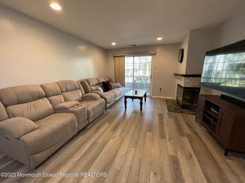 802 Meadow Ct, Helmetta, NJ 08828 photo 6