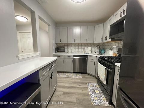 802 Meadow Ct, Helmetta, NJ 08828 photo 4
