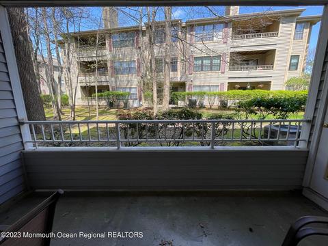802 Meadow Ct, Helmetta, NJ 08828 photo 18