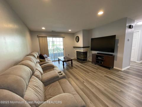 802 Meadow Ct, Helmetta, NJ 08828 photo 8