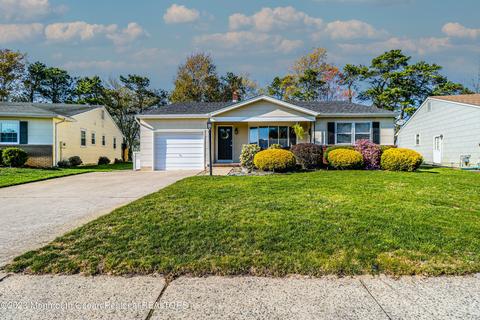 128 Castleton Dr, Toms River, NJ 08757