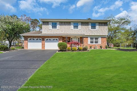 17 Pittsfield Rd, Howell, NJ 07731