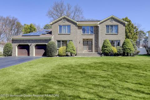 28 Mohawk Ln, Manalapan, NJ 07726