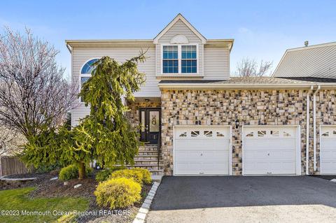 25 Skylark Ct, Marlboro, NJ 07746