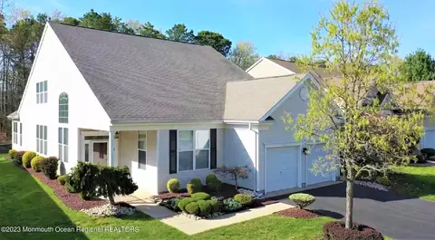 12 Portchester Dr, Jackson, NJ 08527