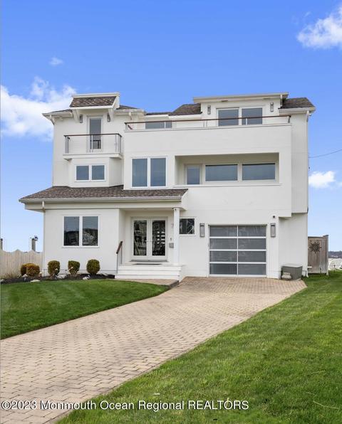 7 Circle Dr, Monmouth Beach, NJ 07750
