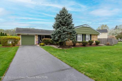 10 Ivanhoe Ln, Aberdeen, NJ 07747