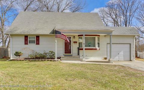 14 Illinois Ave, Jackson, NJ 08527