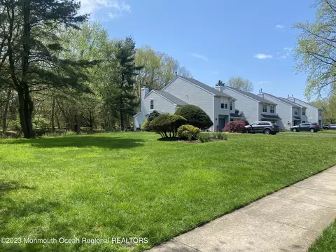107 Malibu Dr, Eatontown, NJ 07724