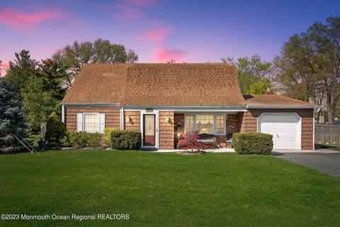 67 Warren Pl, Middletown, NJ 07748