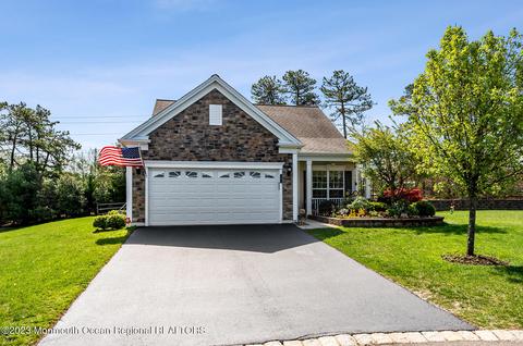 5 Peterborough Ln, Manchester, NJ 08759