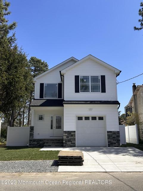 1041 Halliard Ave, Beachwood, NJ 08722
