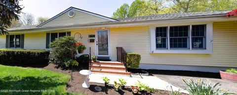 11 Forest Dr, Middletown, NJ 07748