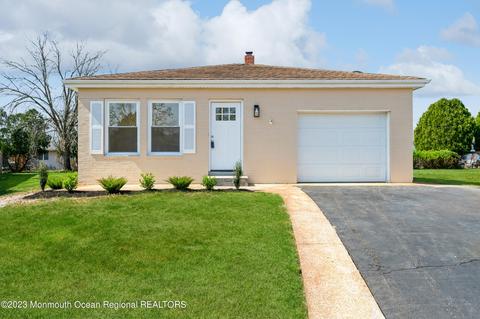 22 Greenville Ct, Toms River, NJ 08757