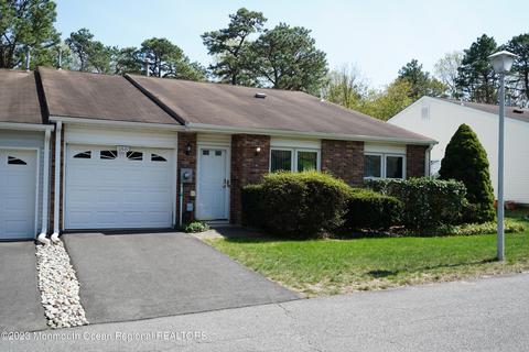 188 Victoria Ct, Lakewood, NJ 08701