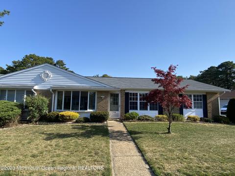75 Cambridge Cir # B, Manchester, NJ 08759