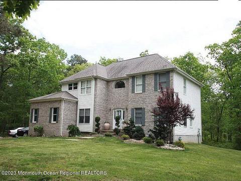 15 Deer Run Dr, Millstone, NJ 08510