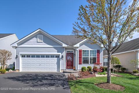 31 Comtois Rd, Manalapan, NJ 07726