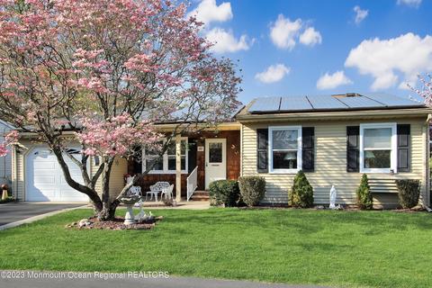 23 Central Ave, Whiting, NJ 08759