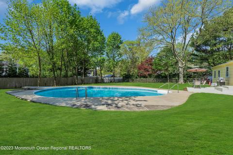 25 Fish Hawk Dr, Middletown, NJ 07748