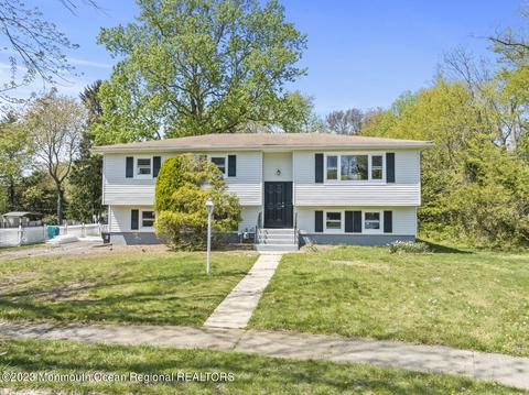 39 Blanche Ct, Middletown, NJ 07748