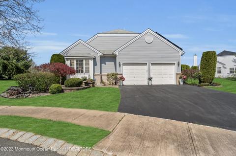 8 Da Vinci Ct, Manchester, NJ 08759
