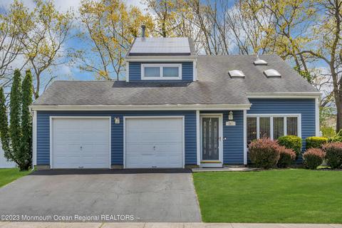 241 Smokerise Ln, Toms River, NJ 08755