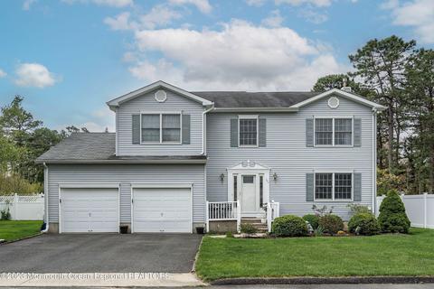 704 Montgomery Ave, Toms River, NJ 08757