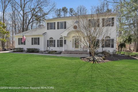 15 Monarch Ln, Freehold, NJ 07728