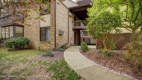 84 Amberly Dr #F, Manalapan, NJ 07726