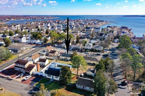 22 Pine Brook Dr, Toms River, NJ 08753