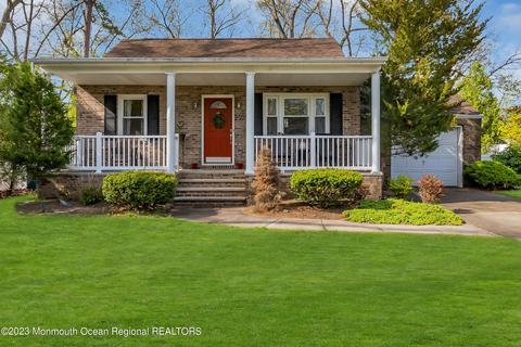 22 Clayton Ave, Monroe, NJ 08831