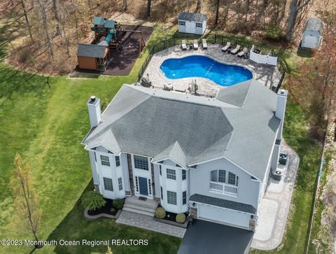 12 Angel Ct, Howell, NJ 07731
