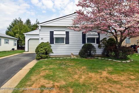 20 Augusta Ct, Toms River, NJ 08757