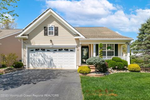 41 Maremanna Dr, Manalapan, NJ 07726