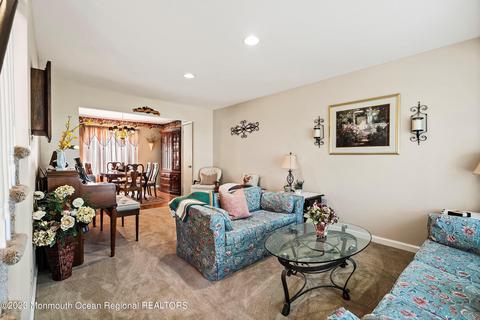 7 Petal Patch Trl, Howell, NJ 07731 photo 4