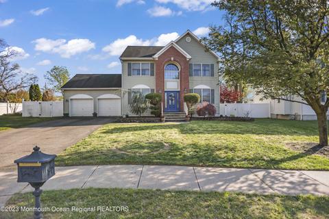 6 Kailley Ct, Hazlet, NJ 07730