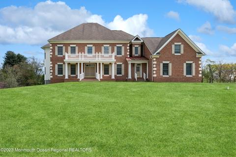 8 Crest Fruit Ct, Manalapan, NJ 07726