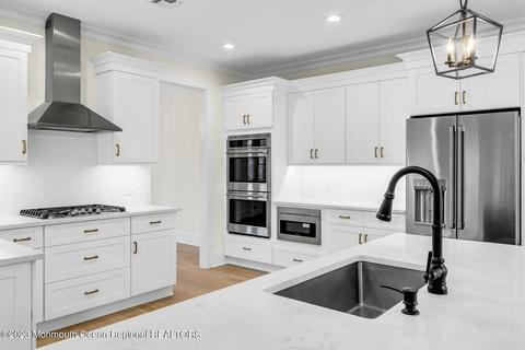 627 Tennent Rd, Manalapan, NJ 07726
