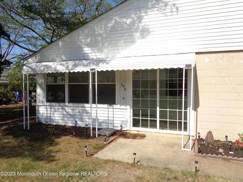 32 D Crestwood Ct, Whiting, NJ 08759