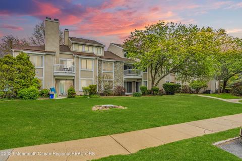 22 Farnham Sq, Parlin, NJ 08859